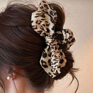 New
Hair claw clip
Leopard print
Larger size